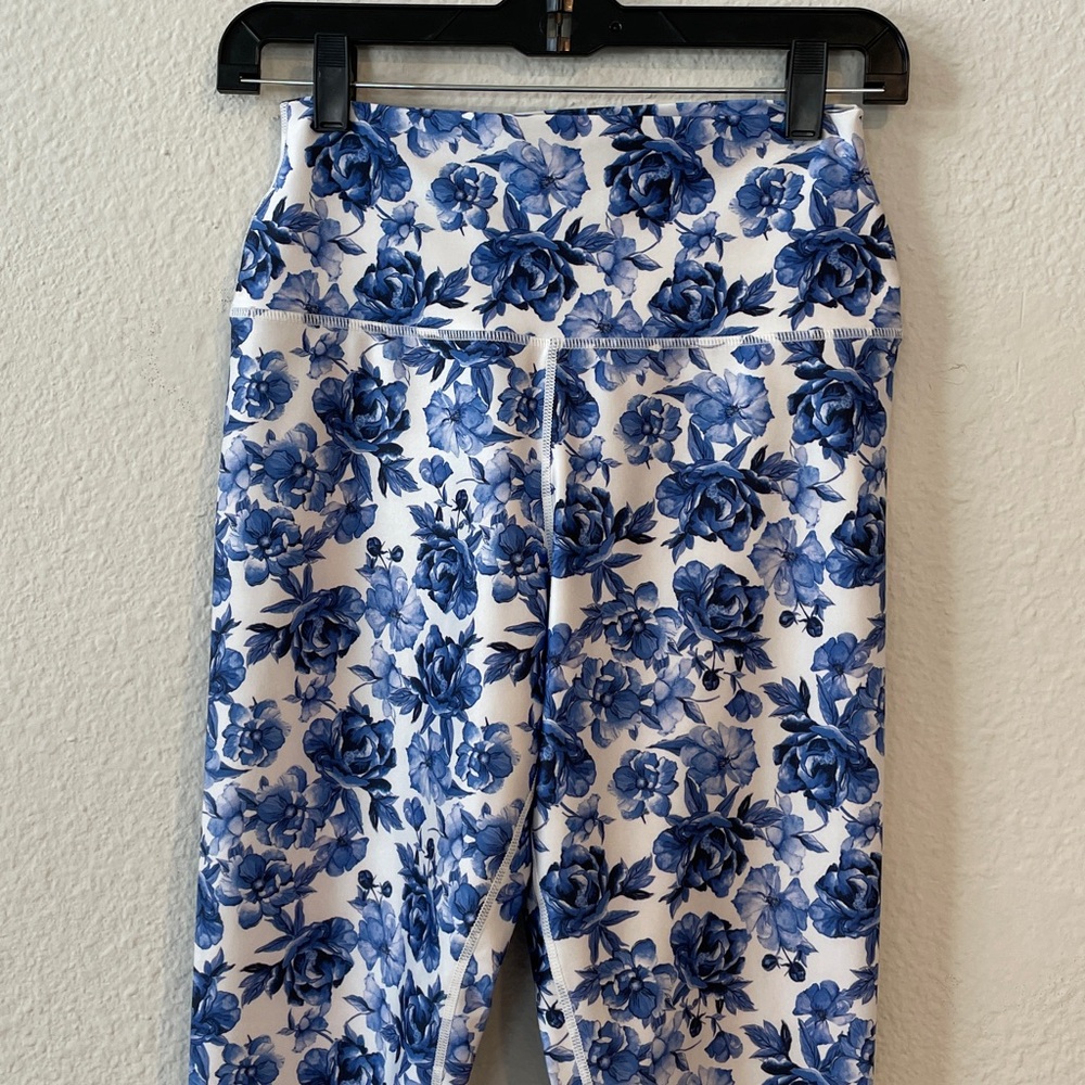 ALICE+OLIVIA Aaron High-Waist Leggings Blue Rose Cottage Floral Size Medium - Picture 3 of 8